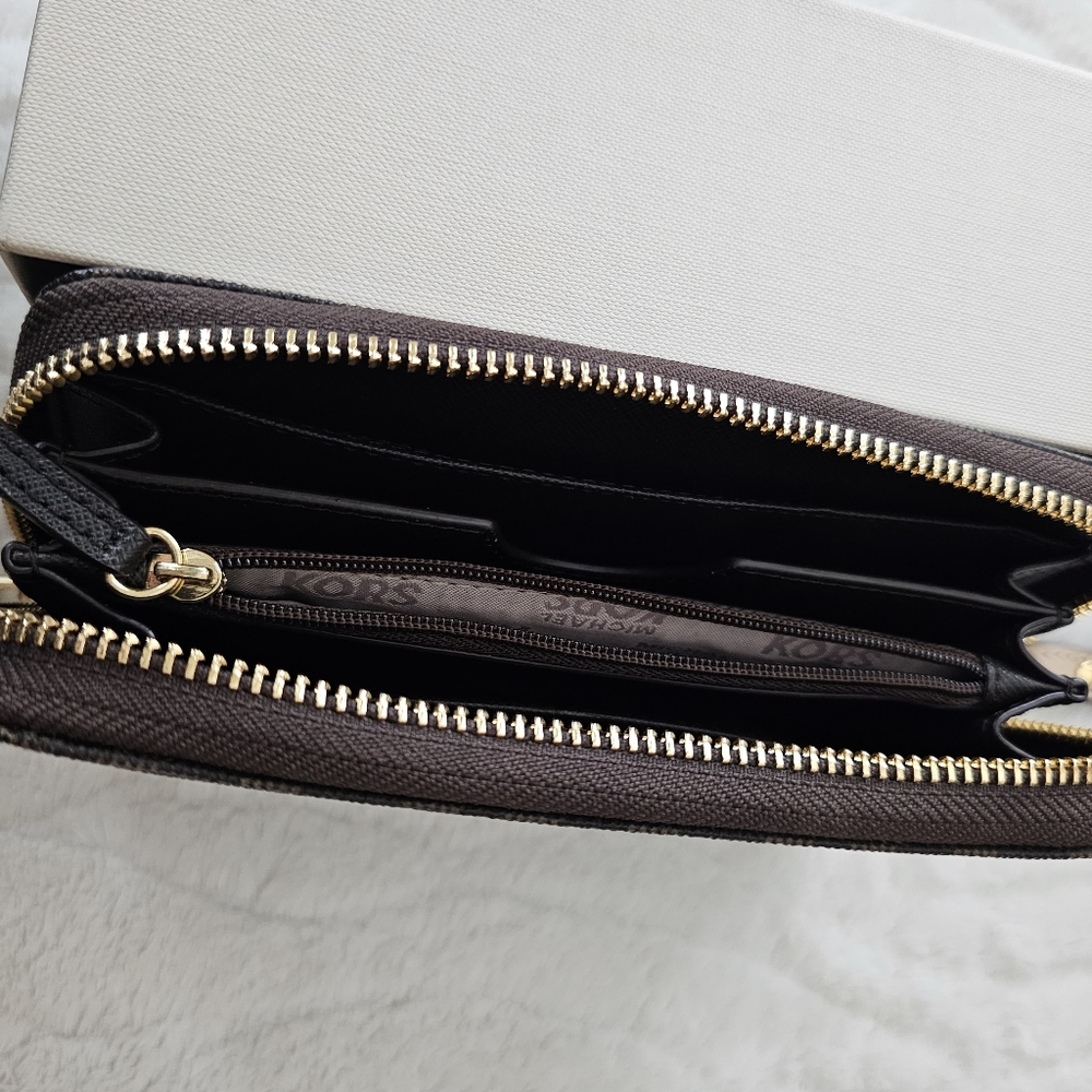 Michael Kors Jet Set Brown Wristlet Zipped Wallet - Picture 4 of 11